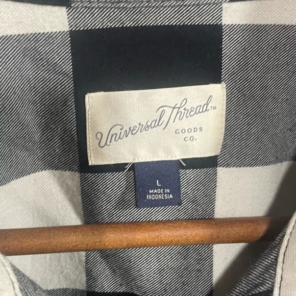 Universal Thread Ivory|Black Flannel Buffalo Plaid Button Down Shirt Sz Large - Picture 3 of 5